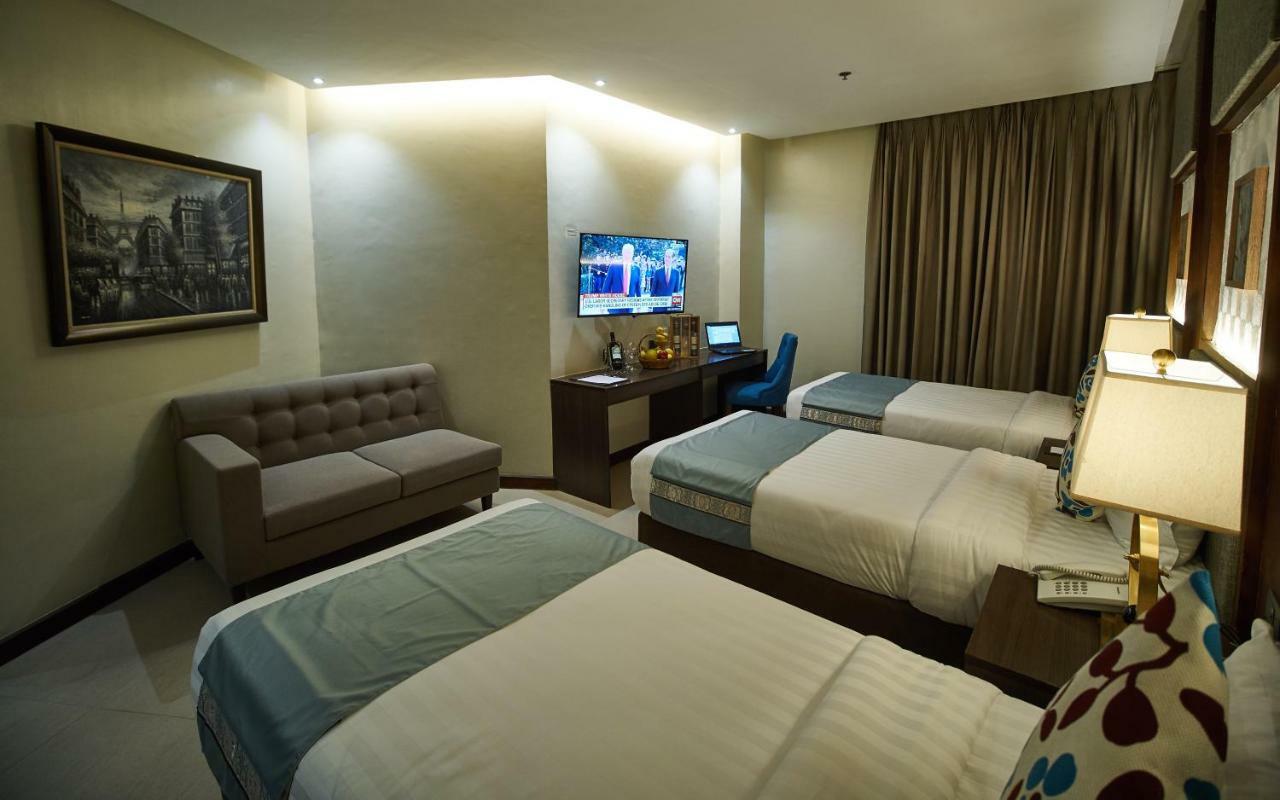 เจ7 พลาซา โฮเต็ล Hotel อีโลอีโลซิตี้ ภายนอก รูปภาพ